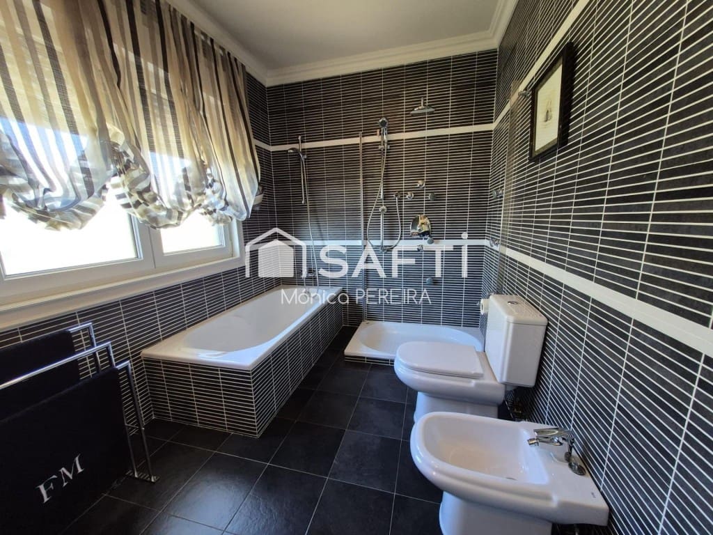 4 soverom Villa til salgs i Nigran med garasje - € 780 000 (Ref: 9439973)