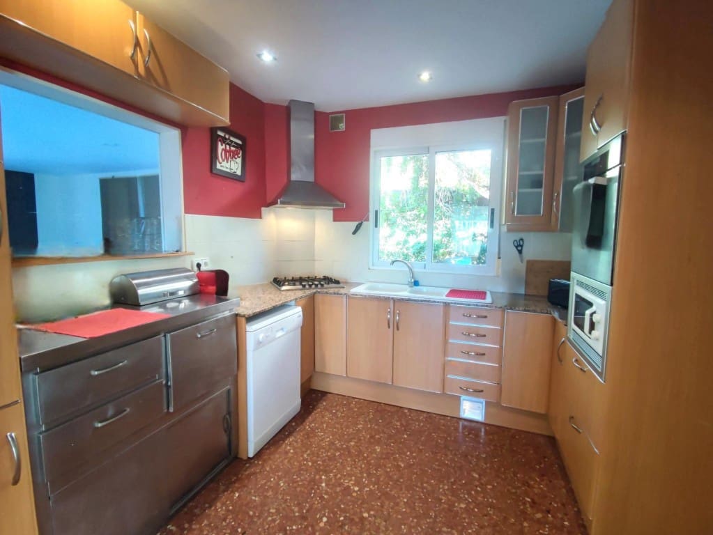 Chalet de 6 habitaciones en Riba-roja de Túria en venta con piscina - 516.000 € (Ref: 9443174)