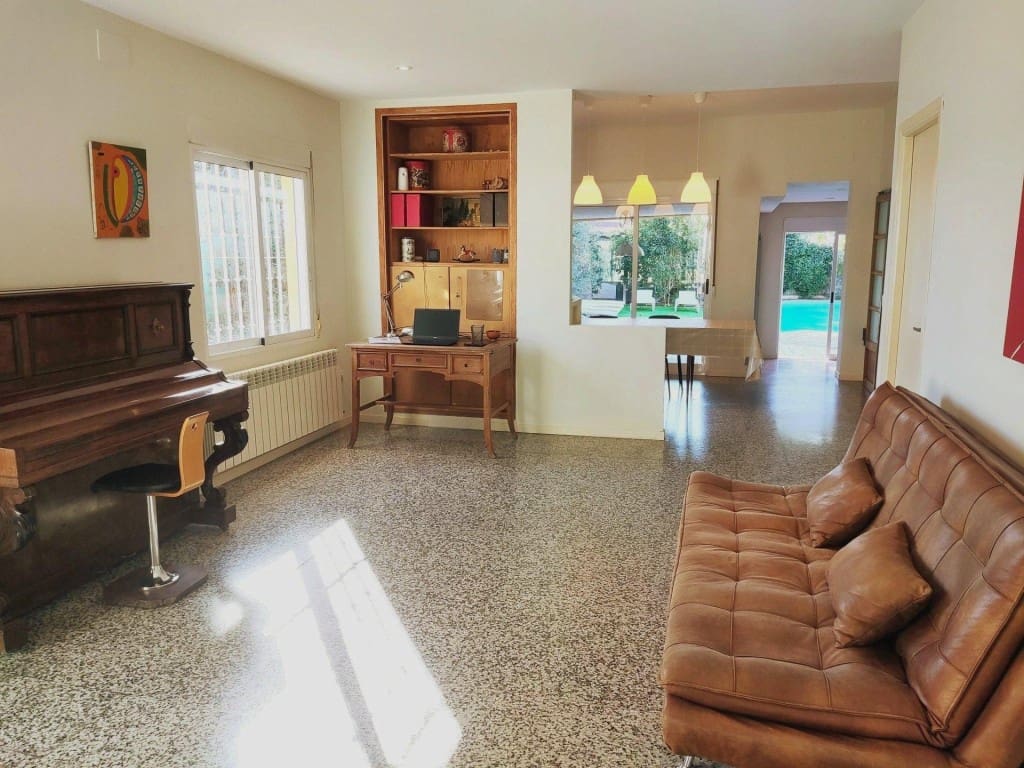 Chalet de 6 habitaciones en Riba-roja de Túria en venta con piscina - 516.000 € (Ref: 9443174)