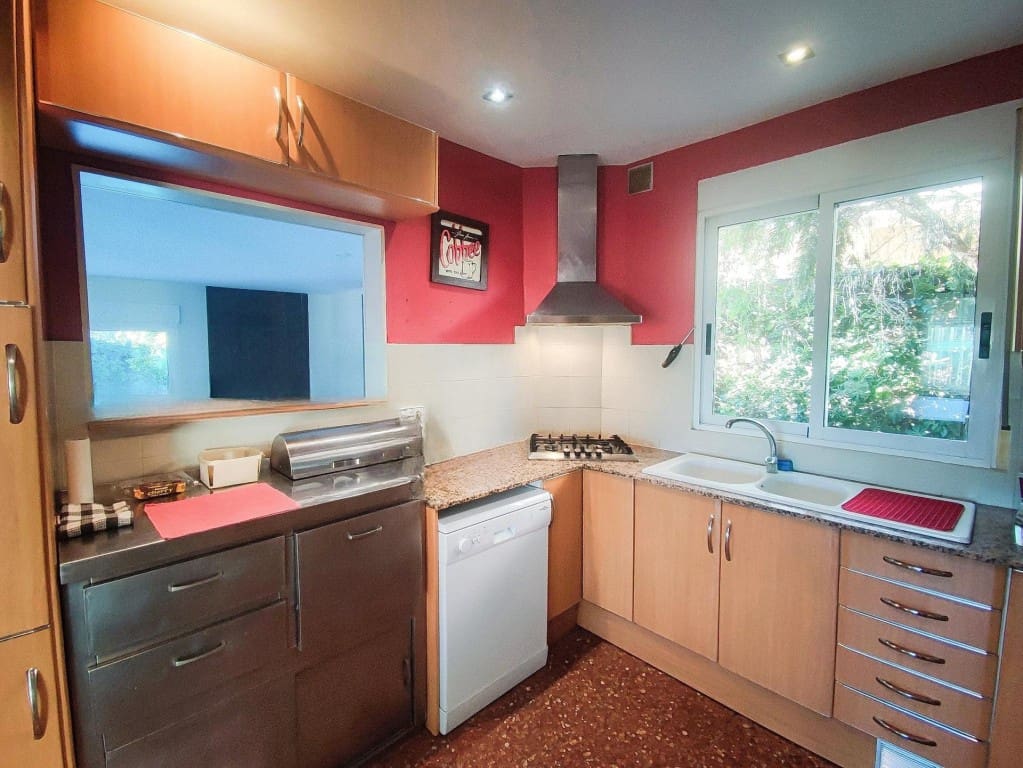 Chalet de 6 habitaciones en Riba-roja de Túria en venta con piscina - 516.000 € (Ref: 9443174)