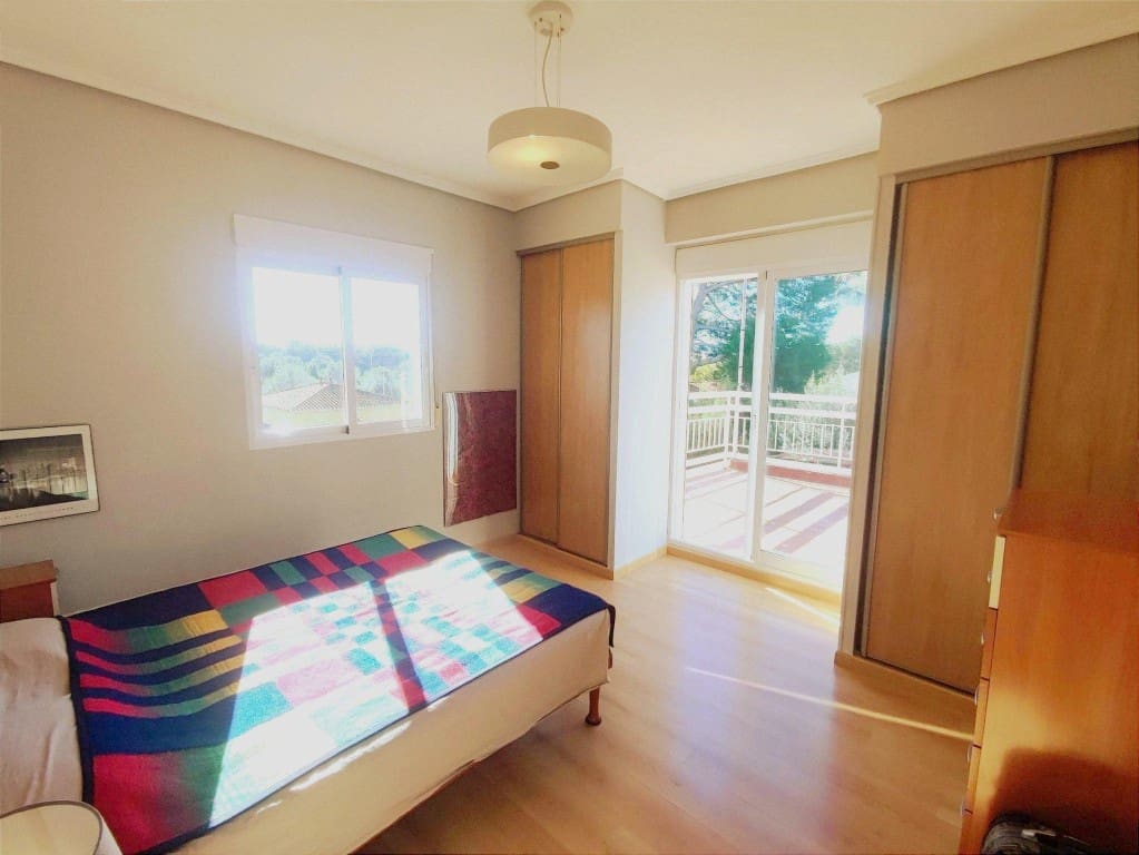 Chalet de 6 habitaciones en Riba-roja de Túria en venta con piscina - 516.000 € (Ref: 9443174)