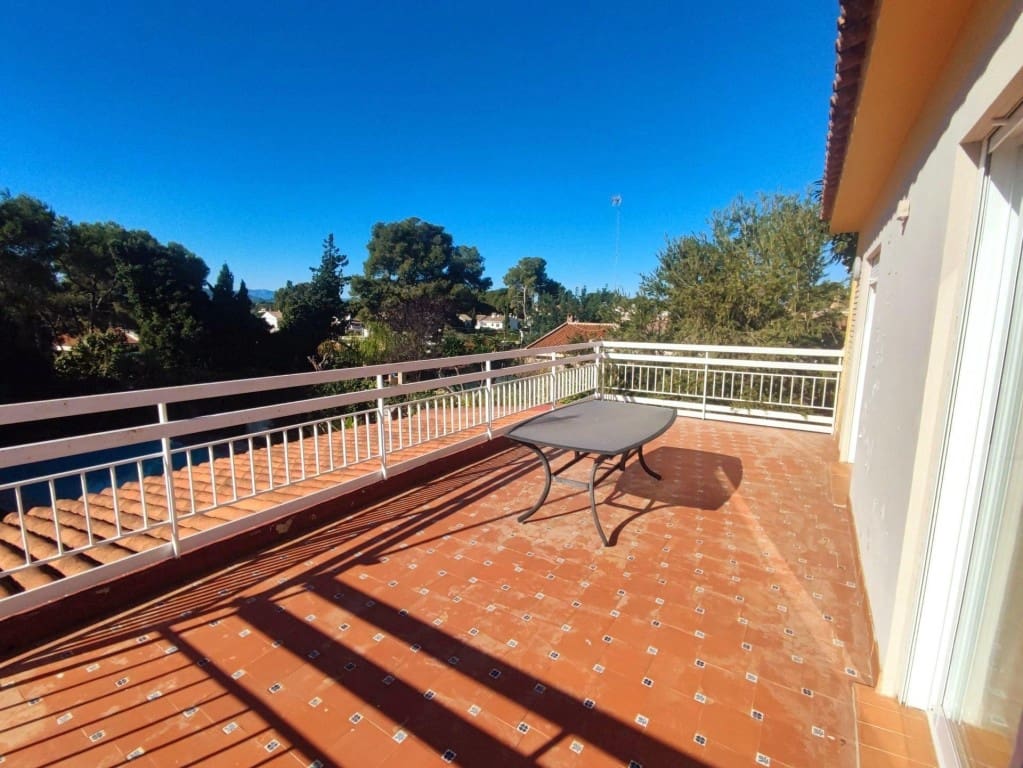 Chalet de 6 habitaciones en Riba-roja de Túria en venta con piscina - 516.000 € (Ref: 9443174)