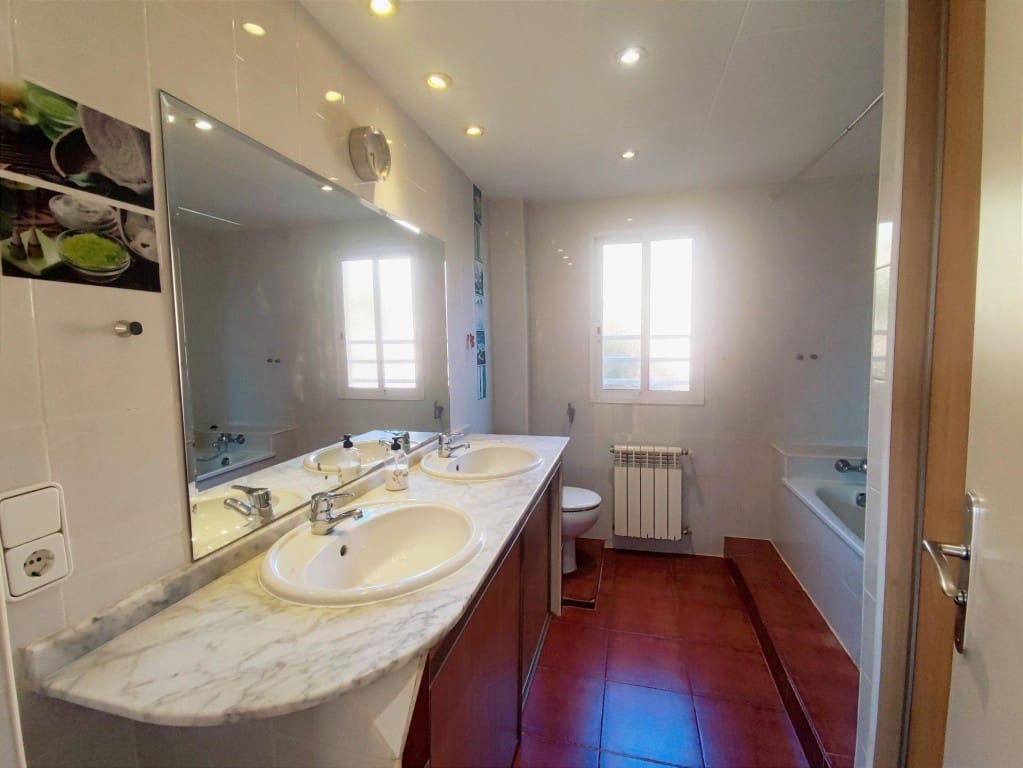 Chalet de 6 habitaciones en Riba-roja de Túria en venta con piscina - 516.000 € (Ref: 9443174)