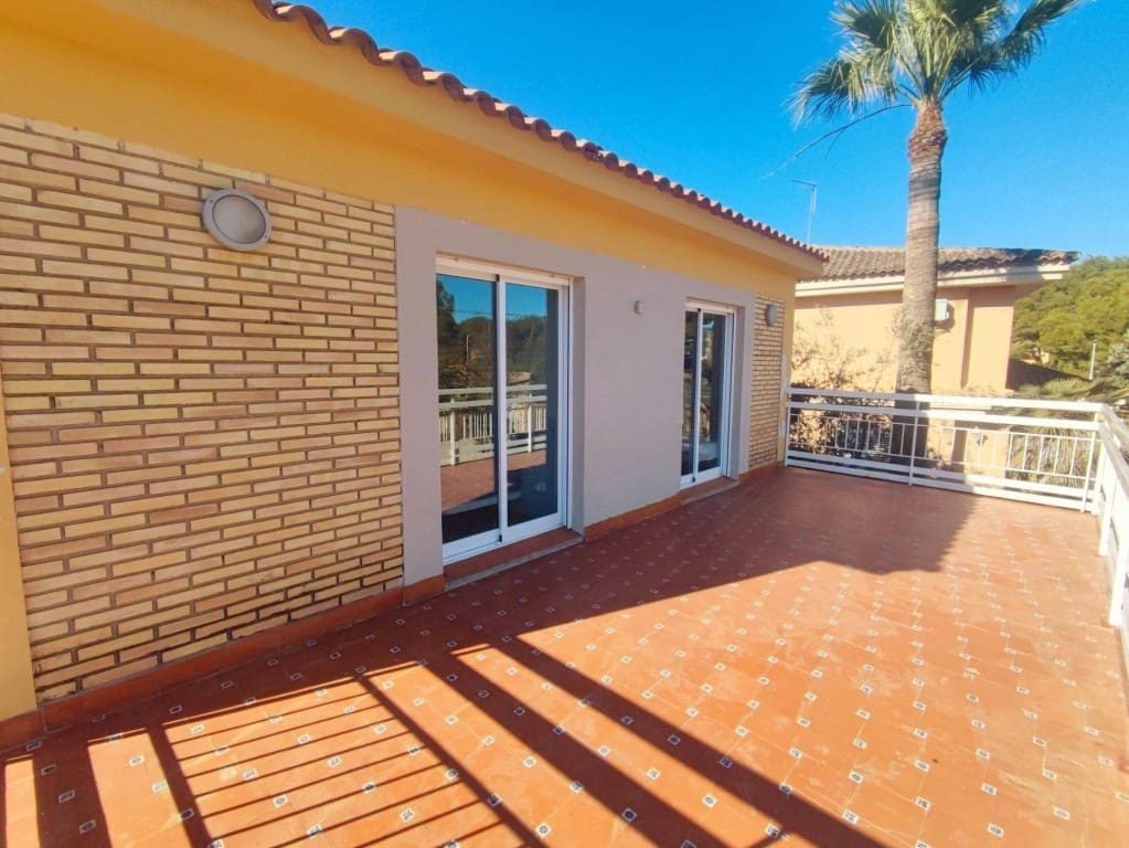 Chalet de 6 habitaciones en Riba-roja de Túria en venta con piscina - 516.000 € (Ref: 9443174)