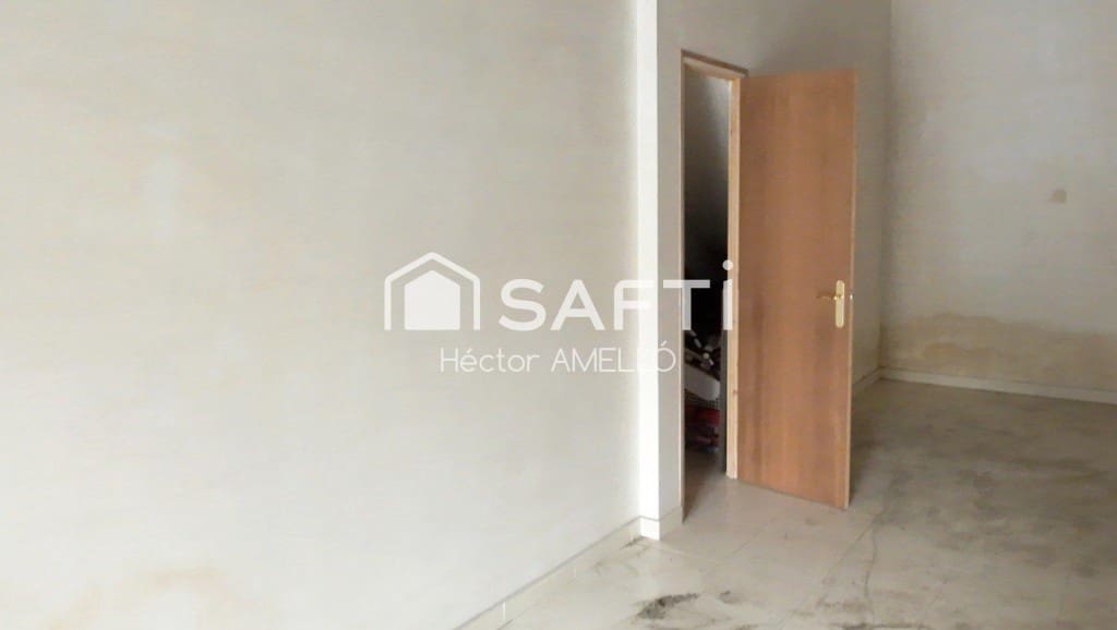 Commercial for sale in Figueres - € 41,000 (Ref: 9443181)