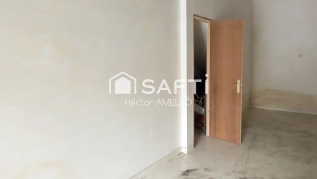 Kommersiell till salu i Figueres - 41 000 € (Ref: 9443181)