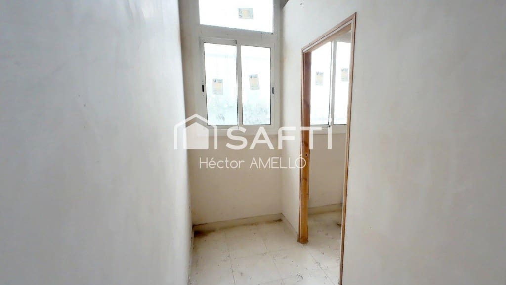 Commercial for sale in Figueres - € 41,000 (Ref: 9443181)