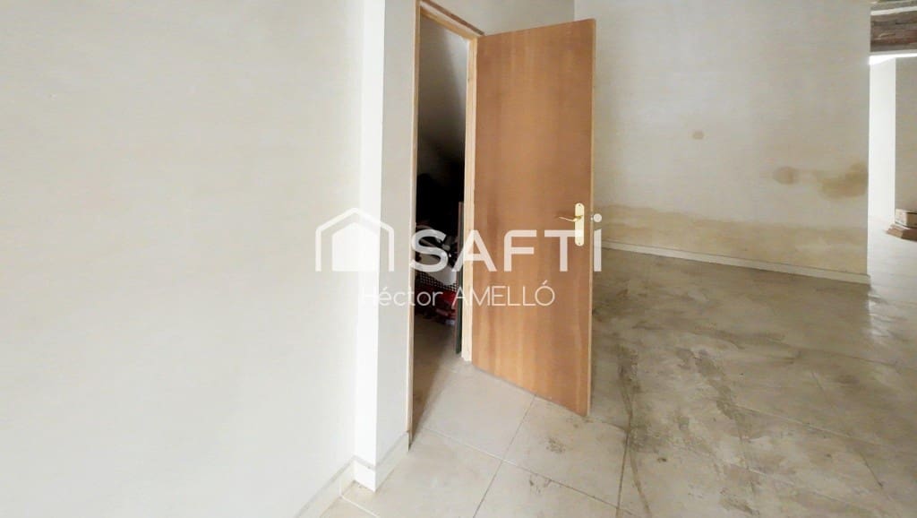 Commercial for sale in Figueres - € 41,000 (Ref: 9443181)