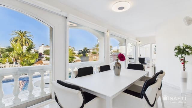 3 sypialnia Willa na sprzedaż w Empuriabrava, Castelló d'Empúries z basenem garażem - 890 000 € (Ref: 9446211)