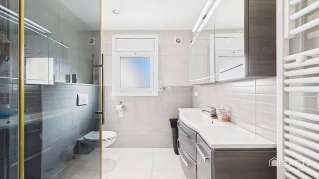 3 sypialnia Willa na sprzedaż w Empuriabrava, Castelló d'Empúries z basenem garażem - 890 000 € (Ref: 9446211)