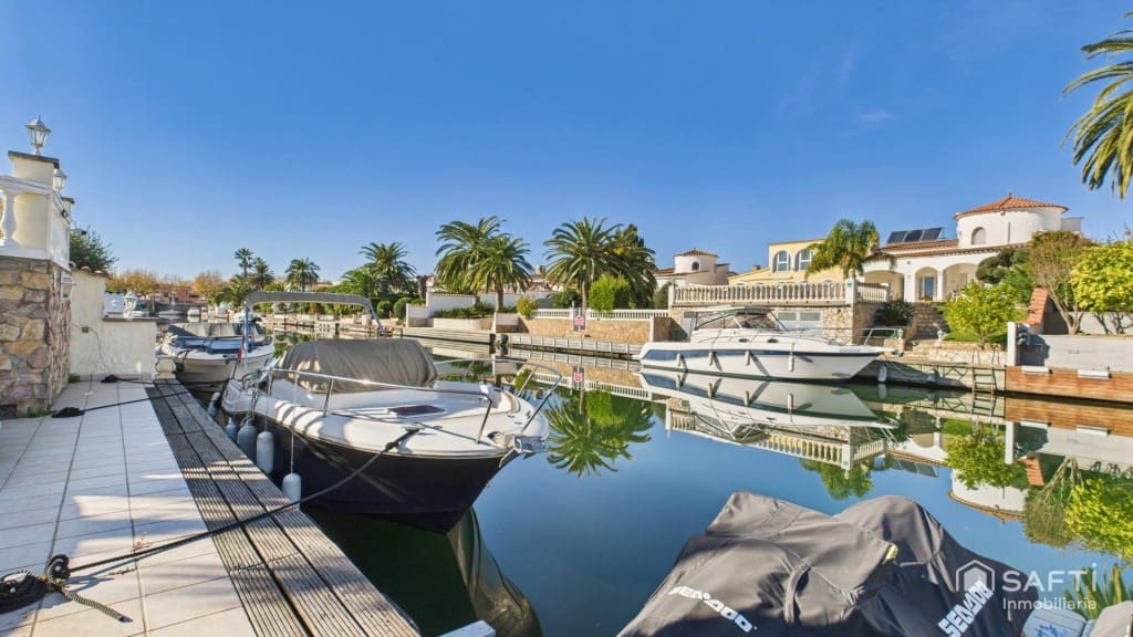 3 sypialnia Willa na sprzedaż w Empuriabrava z basenem garażem - 890 000 € (Ref: 9446211)