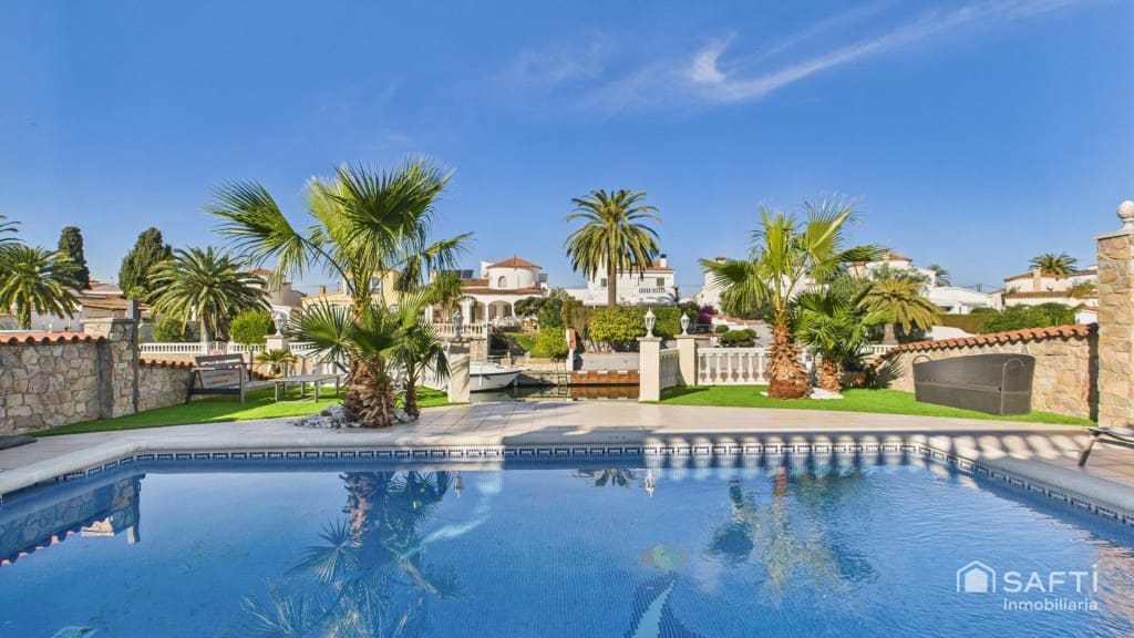 3 sypialnia Willa na sprzedaż w Empuriabrava z basenem garażem - 890 000 € (Ref: 9446211)