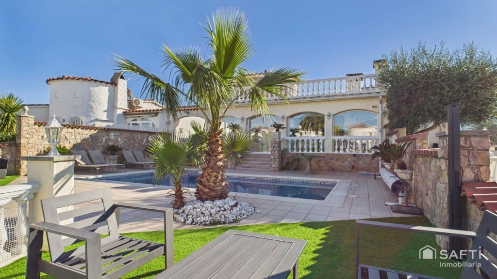 3 sypialnia Willa na sprzedaż w Empuriabrava z basenem garażem - 890 000 € (Ref: 9446211)