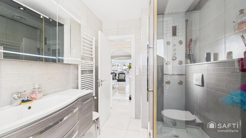 3 sypialnia Willa na sprzedaż w Empuriabrava z basenem garażem - 890 000 € (Ref: 9446211)