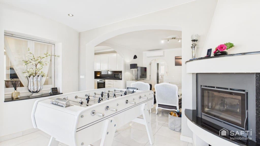 3 sypialnia Willa na sprzedaż w Empuriabrava z basenem garażem - 890 000 € (Ref: 9446211)