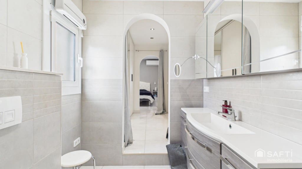 3 sypialnia Willa na sprzedaż w Empuriabrava z basenem garażem - 890 000 € (Ref: 9446211)