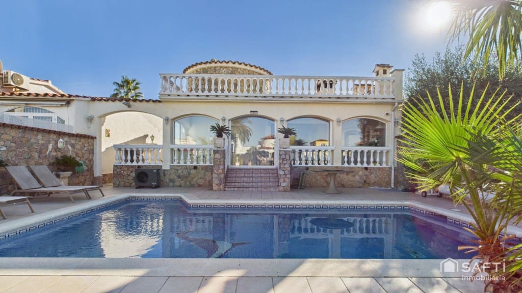 3 sypialnia Willa na sprzedaż w Empuriabrava z basenem garażem - 890 000 € (Ref: 9446211)