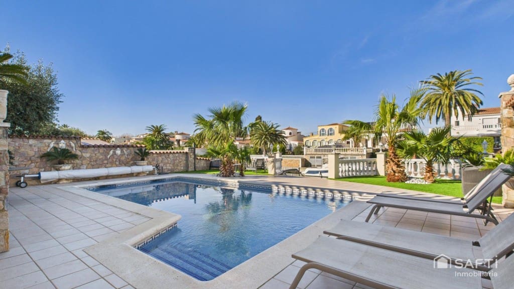 3 sypialnia Willa na sprzedaż w Empuriabrava z basenem garażem - 890 000 € (Ref: 9446211)