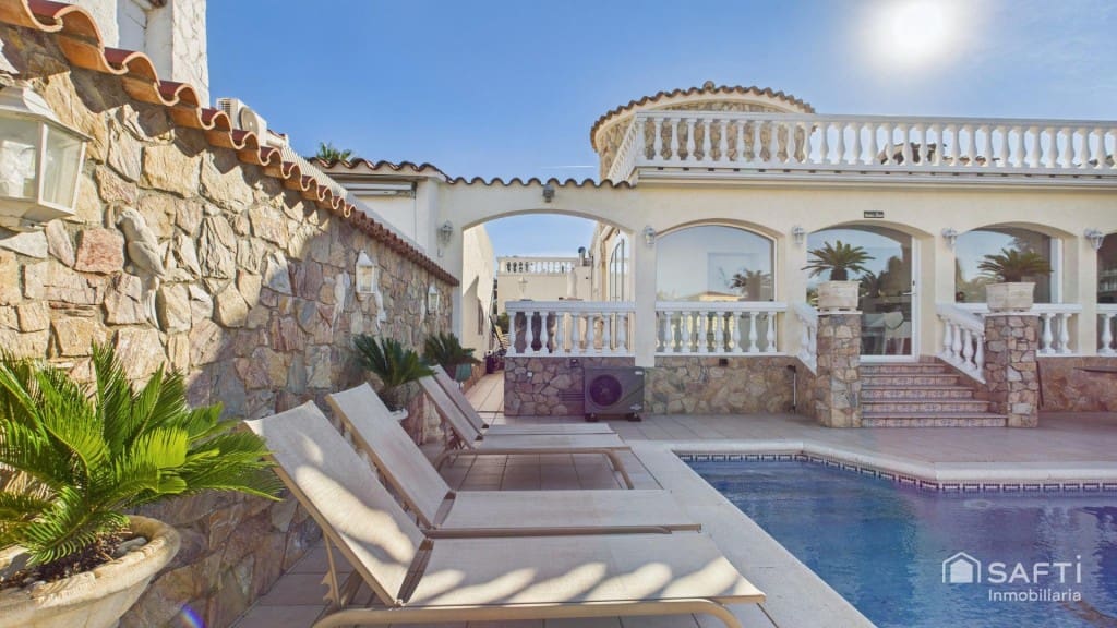 3 sypialnia Willa na sprzedaż w Empuriabrava z basenem garażem - 890 000 € (Ref: 9446211)