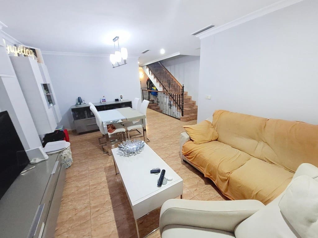 4 soverom Rekkehus til salgs i Llanera de Ranes med garasje - € 165 000 (Ref: 9450969)