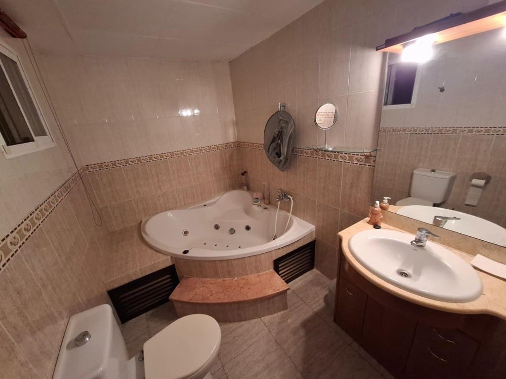 4 soverom Rekkehus til salgs i Llanera de Ranes med garasje - € 165 000 (Ref: 9450969)