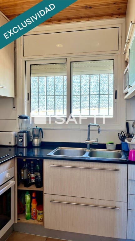 3 chambre Villa/Maison à vendre à Sant Cebria de Vallalta avec garage - 250 000 € (Ref: 9450970)