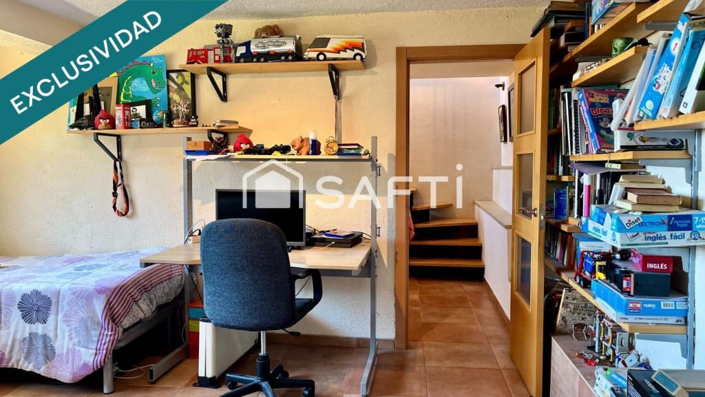 3 chambre Villa/Maison à vendre à Sant Cebria de Vallalta avec garage - 250 000 € (Ref: 9450970)