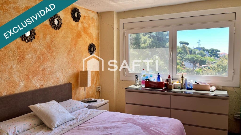 3 chambre Villa/Maison à vendre à Sant Cebria de Vallalta avec garage - 250 000 € (Ref: 9450970)