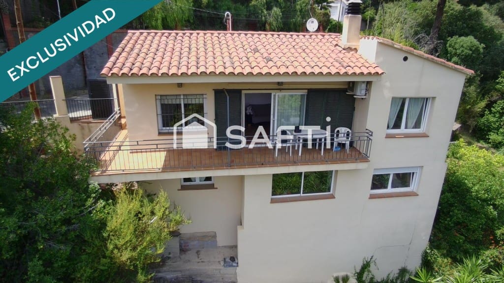 3 chambre Villa/Maison à vendre à Sant Cebria de Vallalta avec garage - 250 000 € (Ref: 9450970)