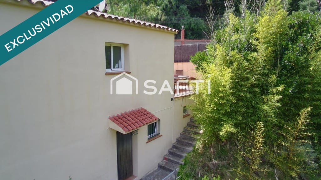 3 chambre Villa/Maison à vendre à Sant Cebria de Vallalta avec garage - 250 000 € (Ref: 9450970)