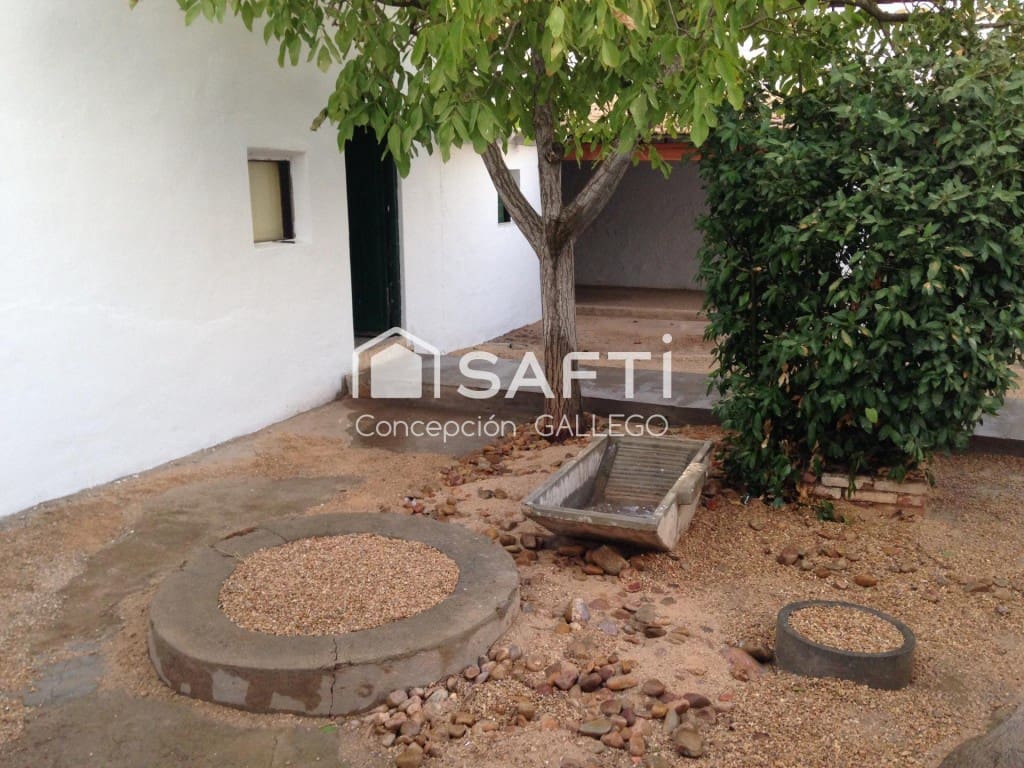 Chalet de 4 habitaciones en Alcázar de San Juan en venta con garaje - 115.000 € (Ref: 9450971)
