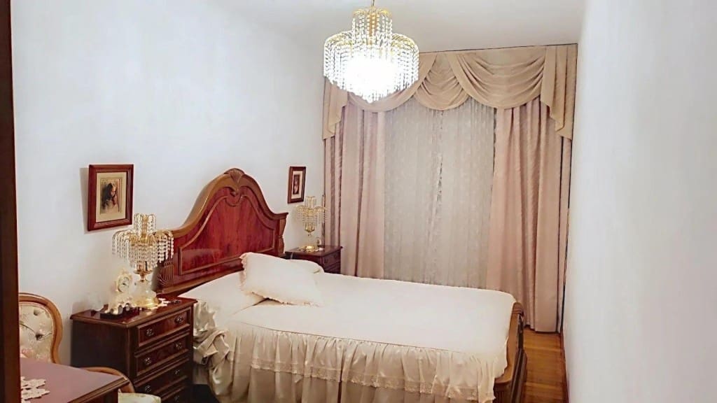 3 Zimmer Apartment zu vermieten in Santiago de Compostela - 900 € (Ref: 9450974)