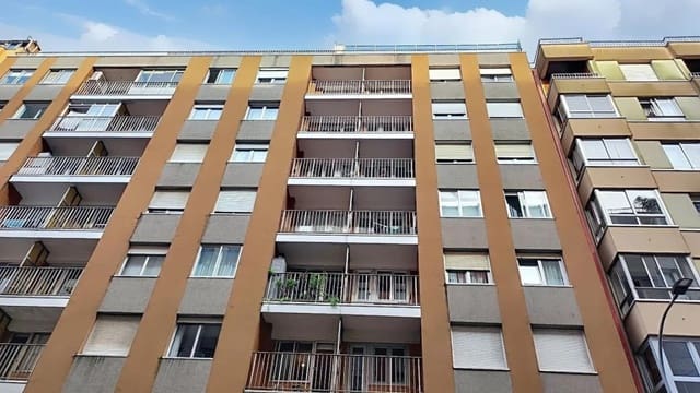 3 soveværelse Lejlighed til leje i Santiago de Compostela - € 900 (Ref: 9450974)