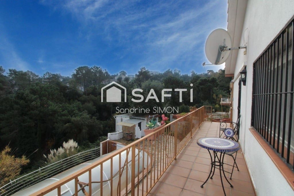 4 soverom Villa til salgs i Lloret de Mar med svømmebasseng garasje - € 270 000 (Ref: 9450976)