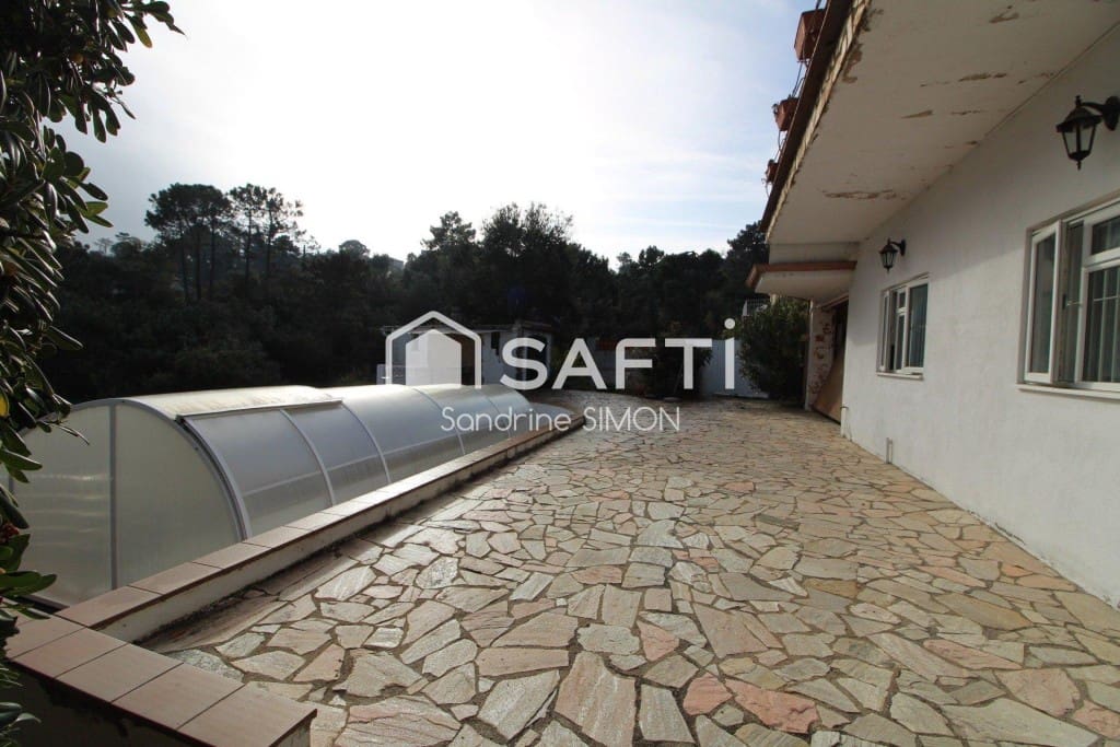 4 soverom Villa til salgs i Lloret de Mar med svømmebasseng garasje - € 270 000 (Ref: 9450976)