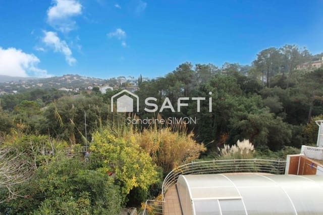 4 soverom Villa til salgs i Urbanitzacions del Nord, Lloret de Mar med svømmebasseng garasje - € 270 000 (Ref: 9450976)