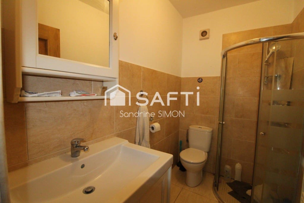 4 soverom Villa til salgs i Lloret de Mar med svømmebasseng garasje - € 270 000 (Ref: 9450976)