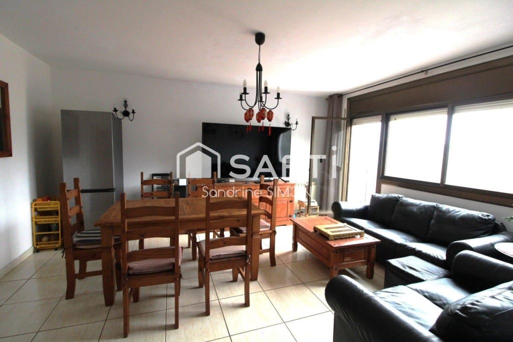 4 soverom Villa til salgs i Lloret de Mar med svømmebasseng garasje - € 270 000 (Ref: 9450976)