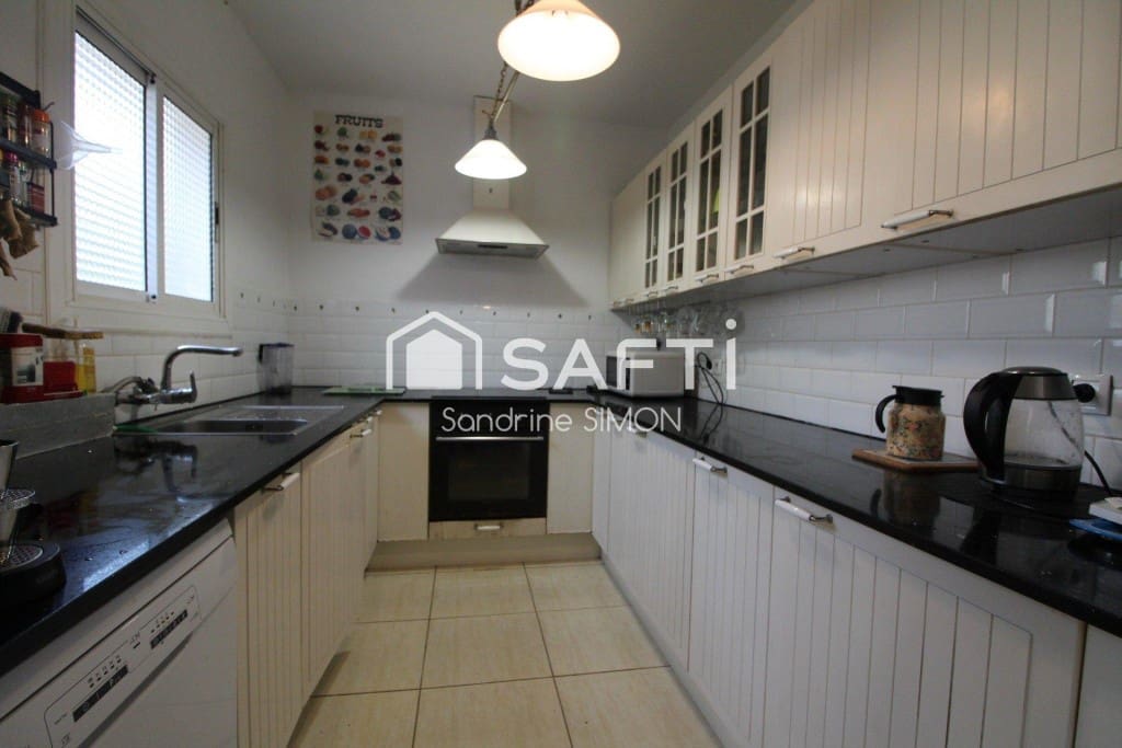 4 soverom Villa til salgs i Lloret de Mar med svømmebasseng garasje - € 270 000 (Ref: 9450976)