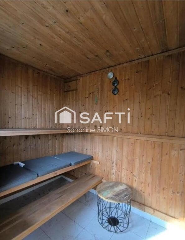 4 bedroom Villa for sale in Lloret de Mar with pool garage - € 270,000 (Ref: 9450976)