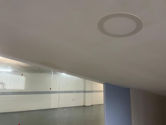 Erhverv til salg i Santiago de Compostela med garage - € 96.000 (Ref: 9450981)