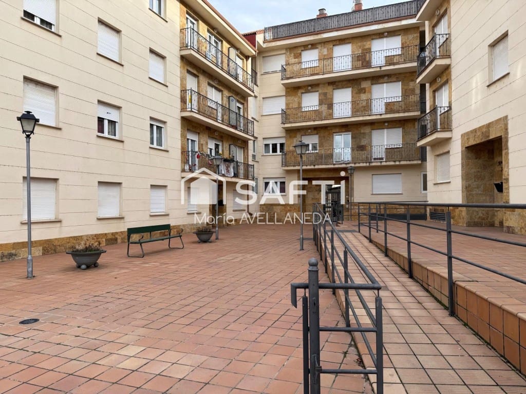 2 slaapkamer Appartement te koop in Valencia de Don Juan met garage - € 75.000 (Ref: 9452017)