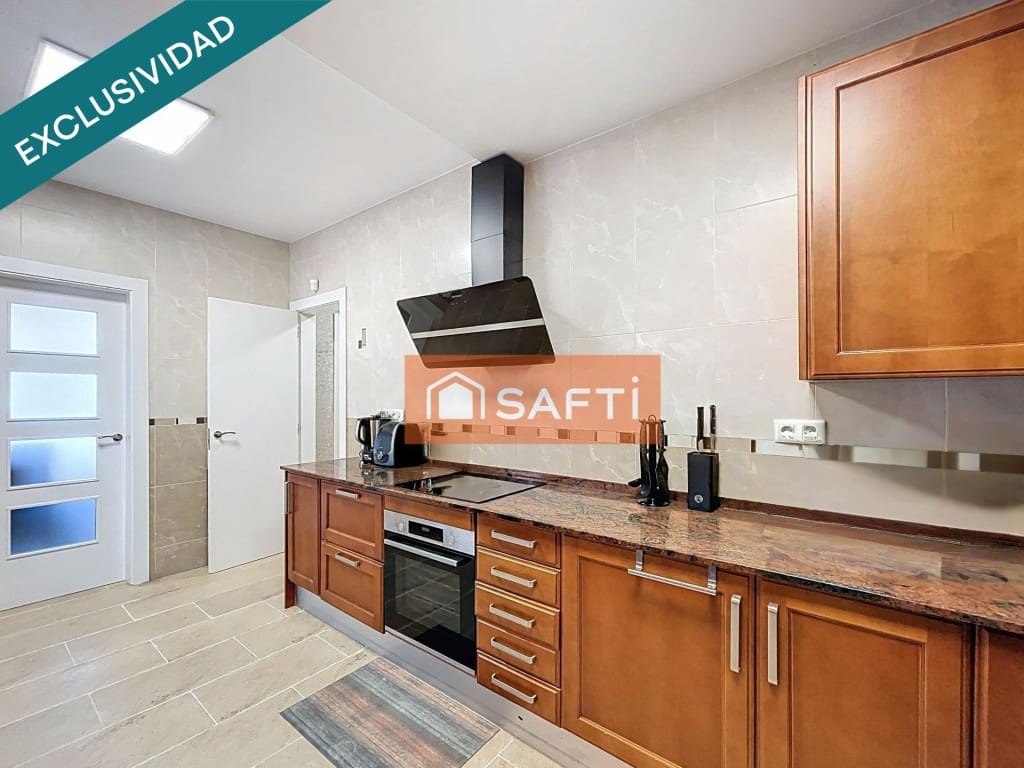 5 soverom Villa til salgs i Pacs del Penedes med svømmebasseng garasje - € 450 000 (Ref: 9456151)