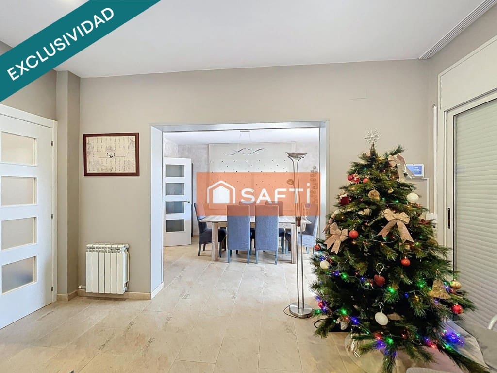 5 soverom Villa til salgs i Pacs del Penedes med svømmebasseng garasje - € 450 000 (Ref: 9456151)