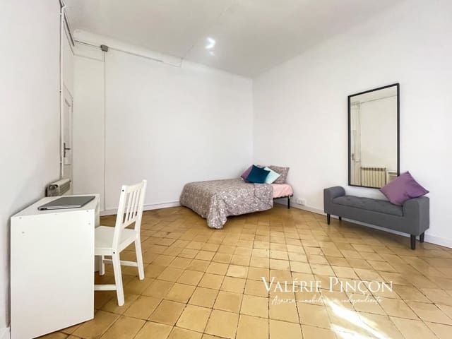 6 bedroom Apartment for sale in El Barri Gòtic, Barcelona city - € 490,000 (Ref: 9456152)