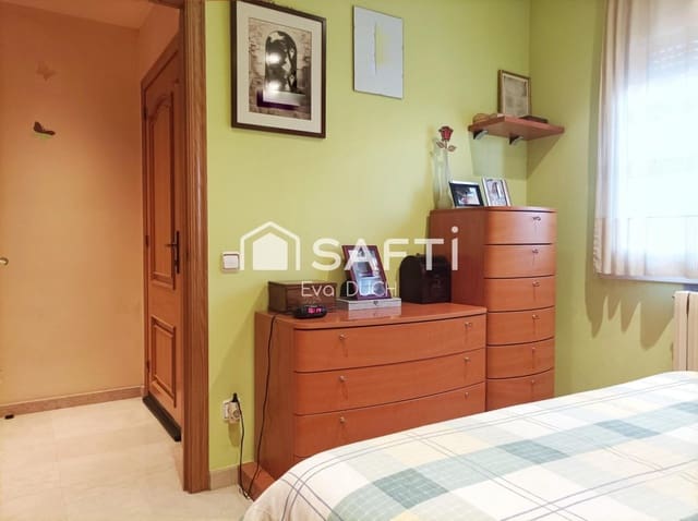 3 quarto Apartamento para venda em Castellfollit de la Roca com garagem - 220 000 € (Ref: 9461979)