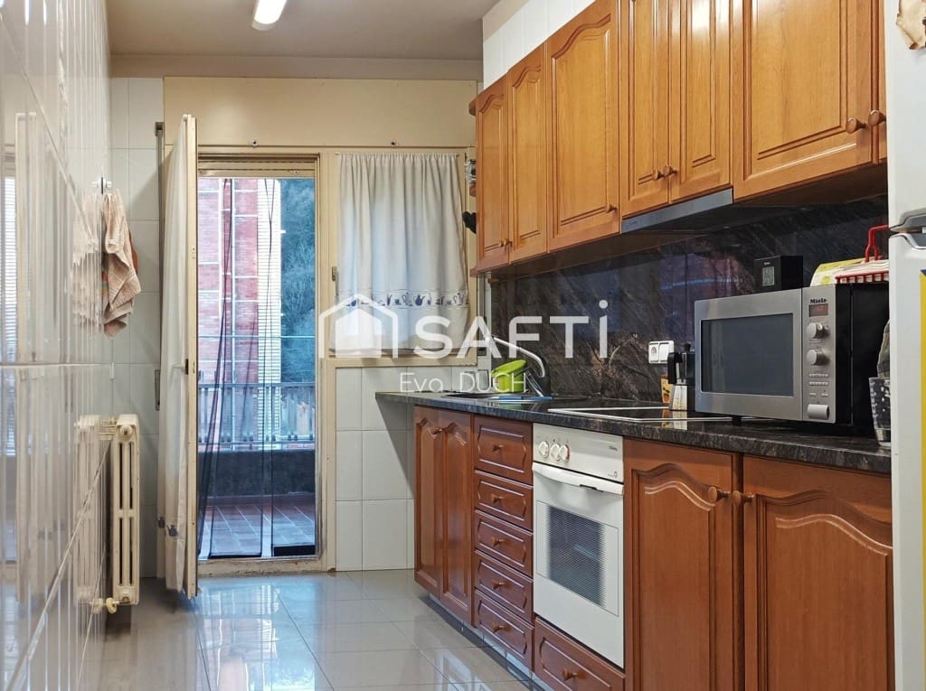 3 soveværelse Lejlighed til salg i Castellfollit de la Roca med garage - € 220.000 (Ref: 9461979)