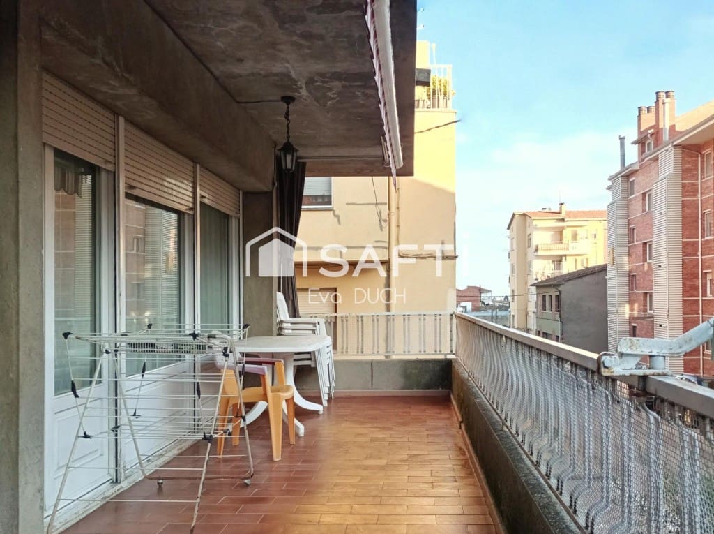 3 soveværelse Lejlighed til salg i Castellfollit de la Roca med garage - € 220.000 (Ref: 9461979)