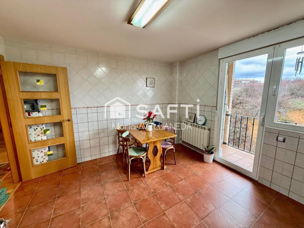 4 sovrum Lägenhet till salu i Villaquilambre med garage - 210 000 € (Ref: 9461980)