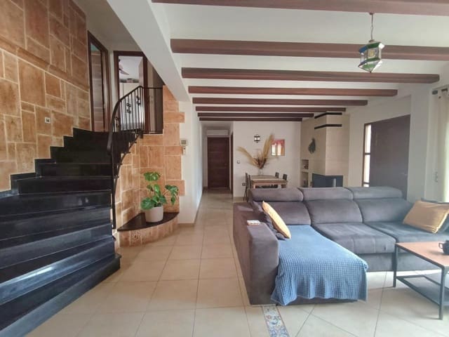 4 Zimmer Villa zu verkaufen in Gandia - 379.000 € (Ref: 9461986)